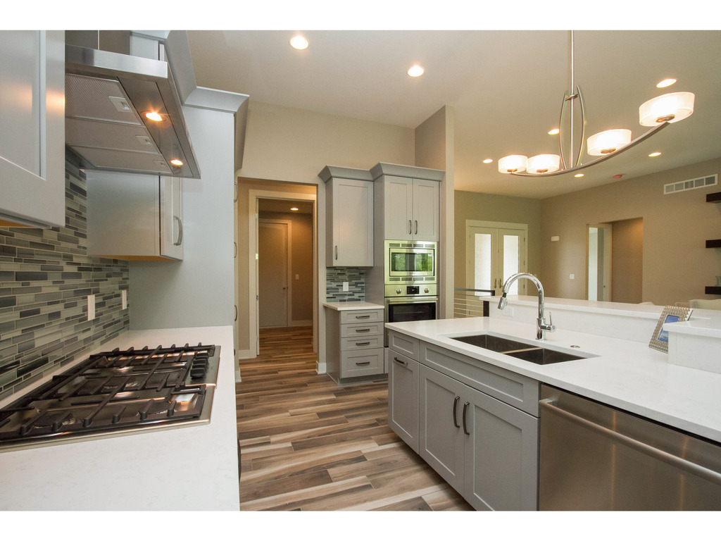 10604 NW 74th PL, Johnston, IA 50131