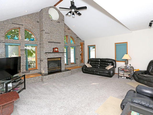 120 E Avenue, Nevada, IA 50201