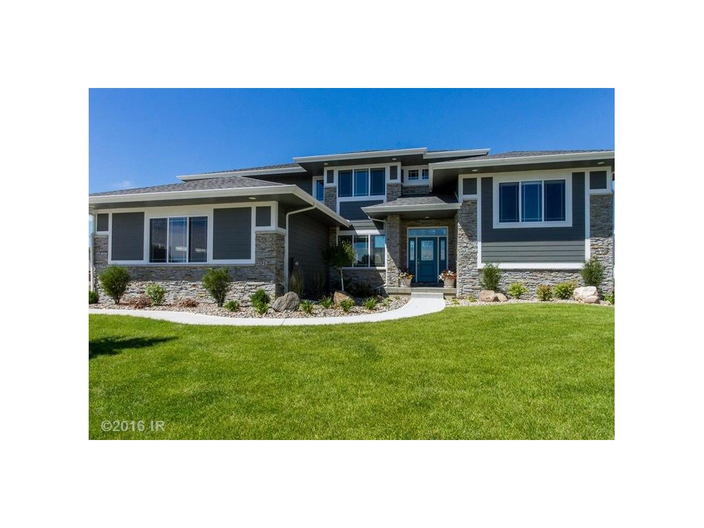 312 Sweetwater Circle, Polk City, IA 50226