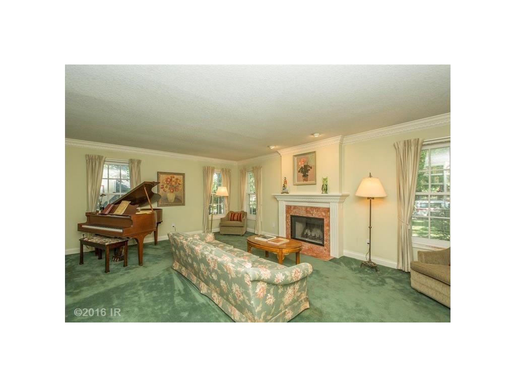 3204 Jordan Grove, West Des Moines, IA 50265