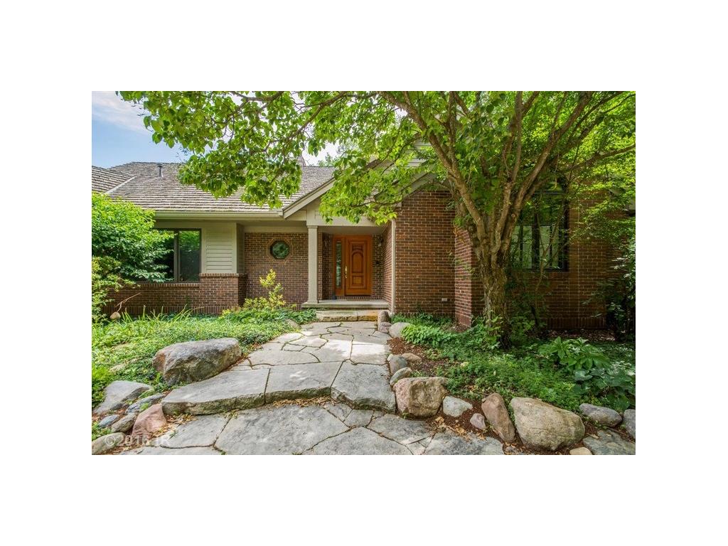 3150 Valley Ridge Court, West Des Moines, IA 50265