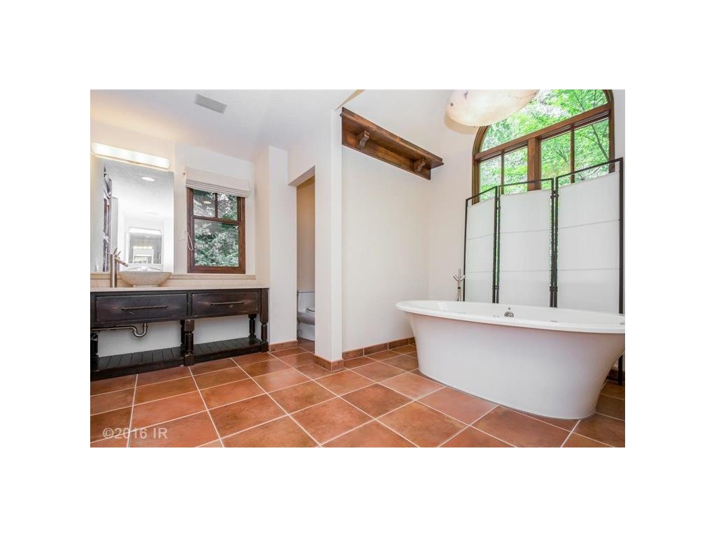 3150 Valley Ridge Court, West Des Moines, IA 50265