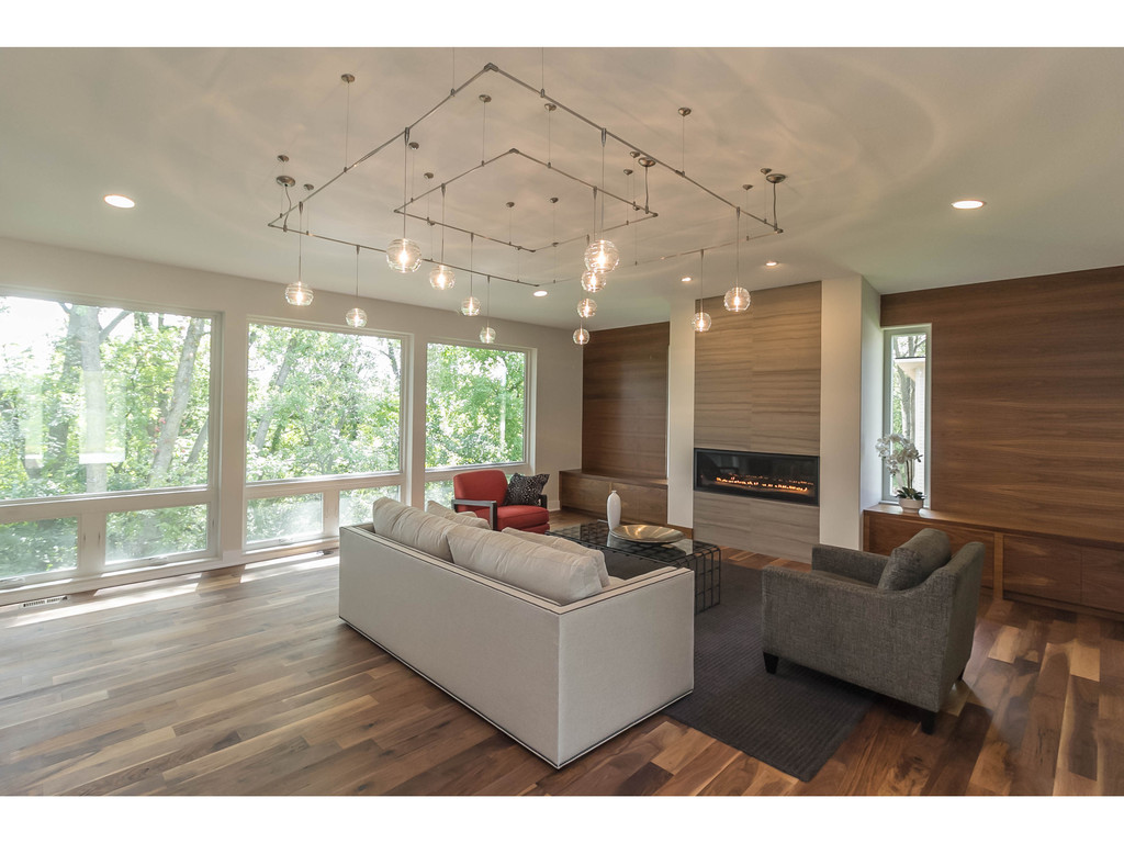 5482 SW Lake Ridge DR, West Des Moines, IA 50265