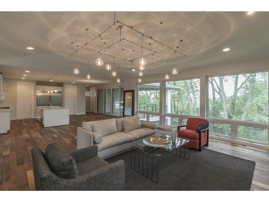 5482 SW Lake Ridge DR, West Des Moines, IA 50265