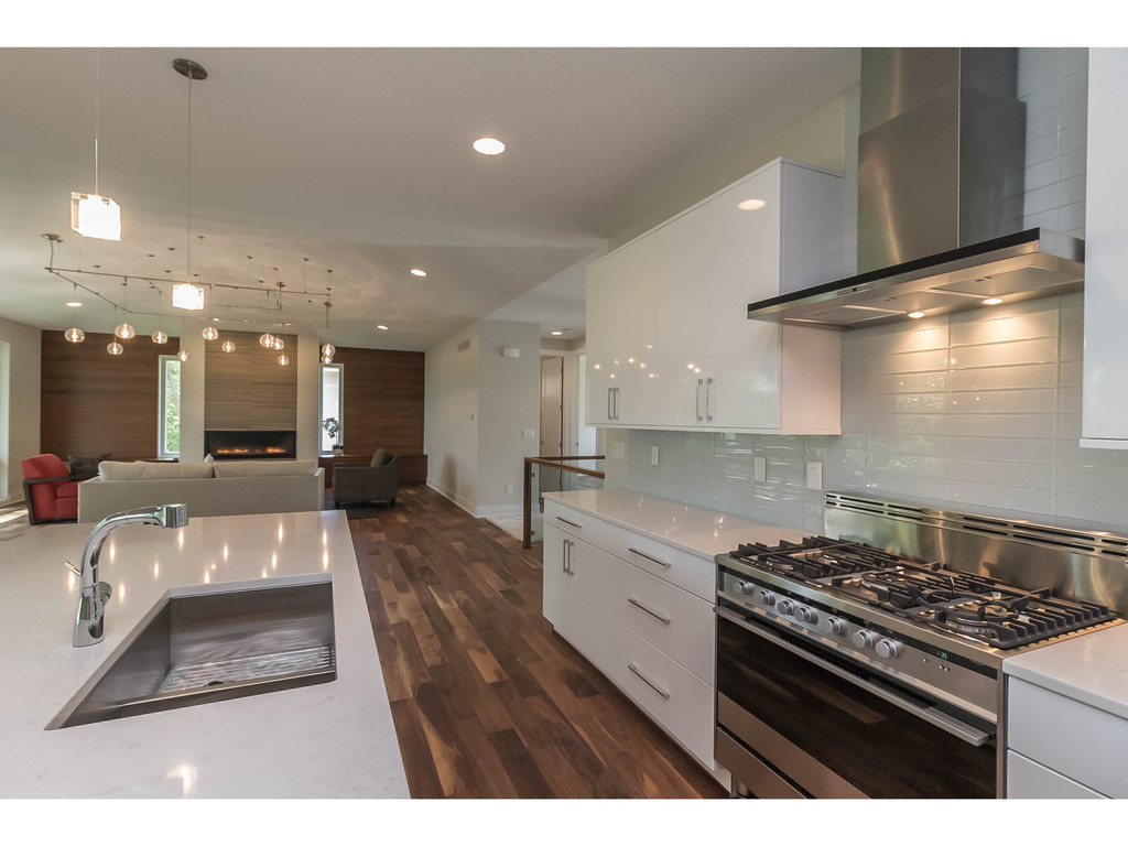 5482 SW Lake Ridge DR, West Des Moines, IA 50265