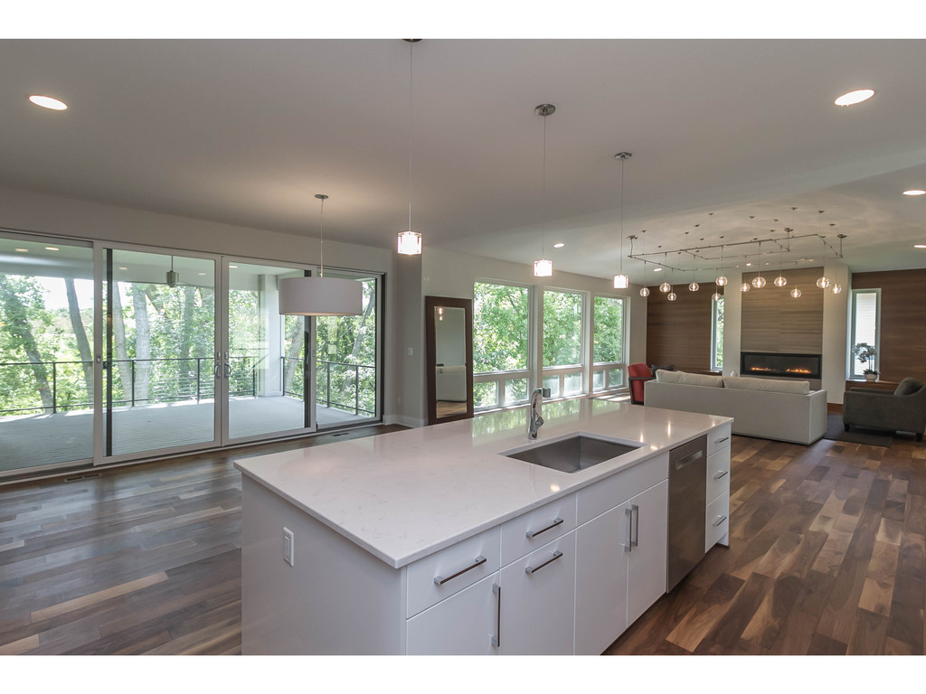 5482 SW Lake Ridge DR, West Des Moines, IA 50265