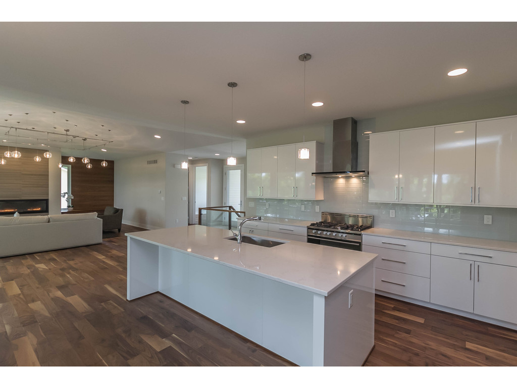 5482 SW Lake Ridge DR, West Des Moines, IA 50265