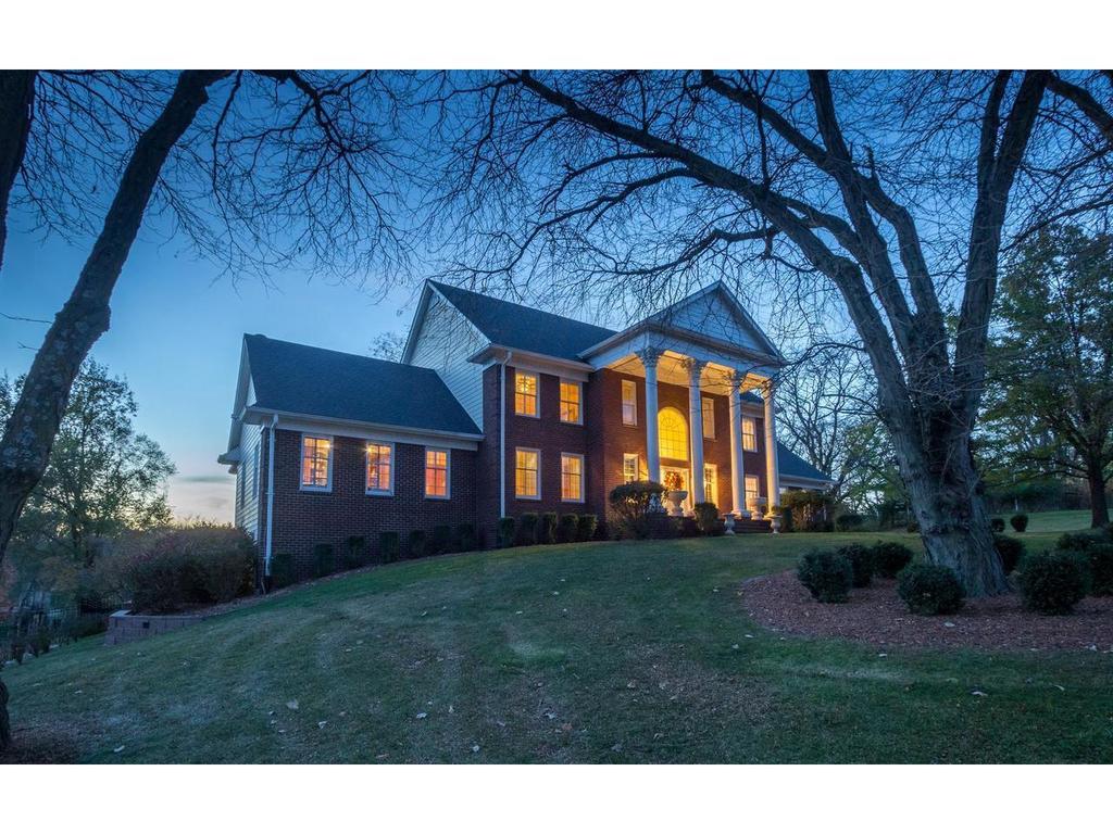 2019 S 40th CT, West Des Moines, IA 50265