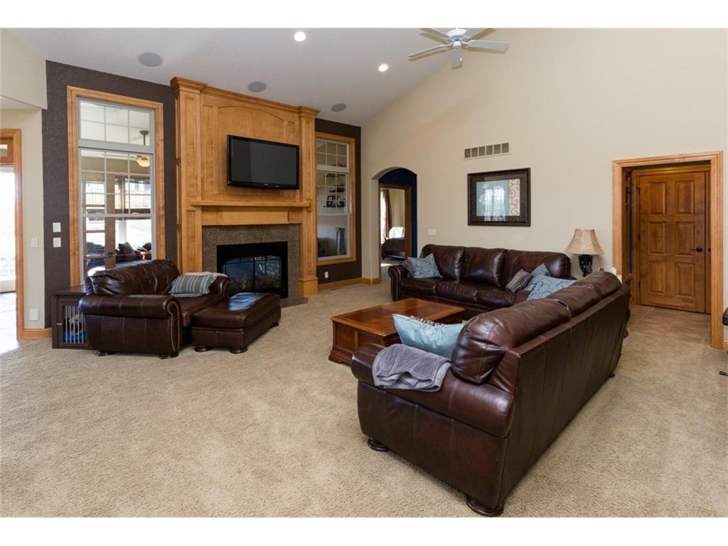 8520 Parkside Circle, West Des Moines, IA 50266