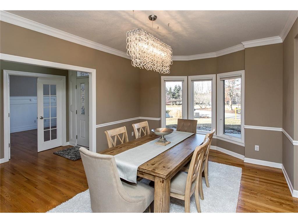 1054 Burr Oaks Dr, West Des Moines, IA 50266