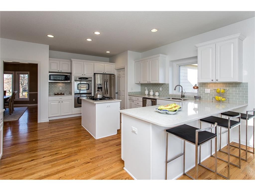 1054 Burr Oaks Dr, West Des Moines, IA 50266