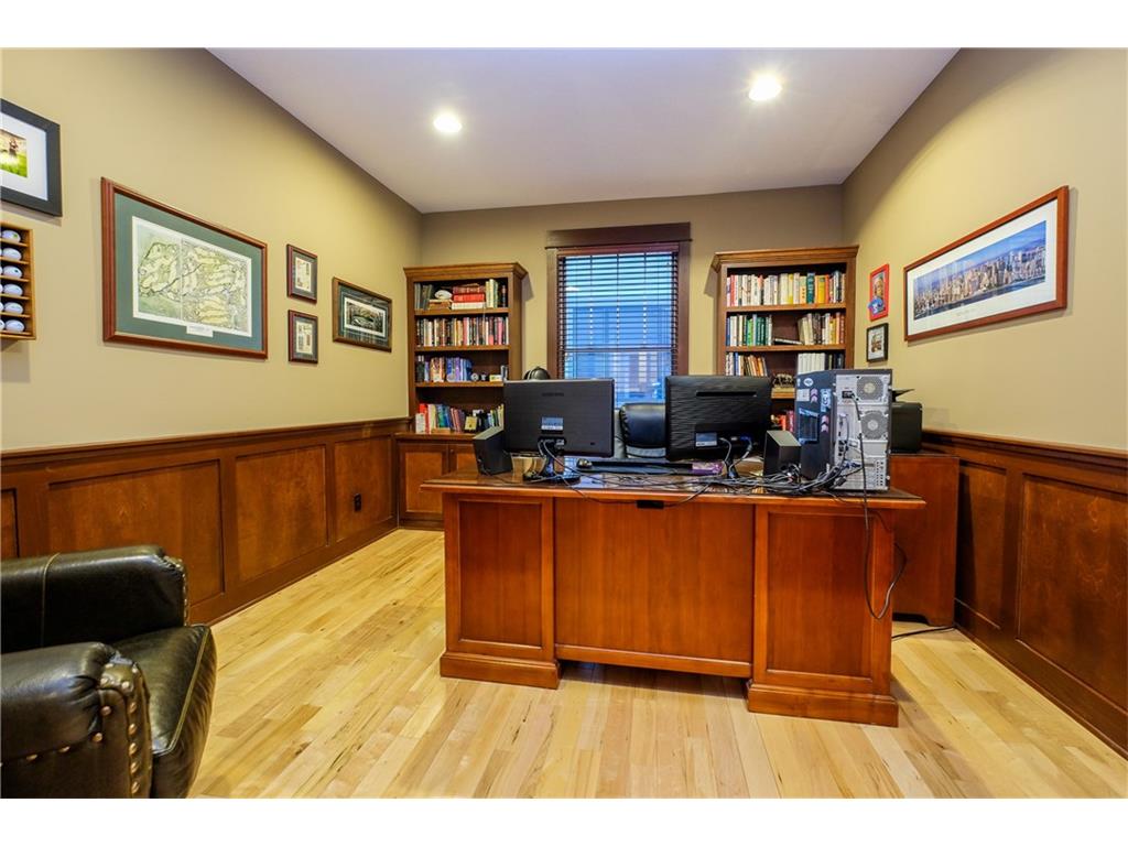 5561 Sandstone Drive, West Des Moines, IA 50266