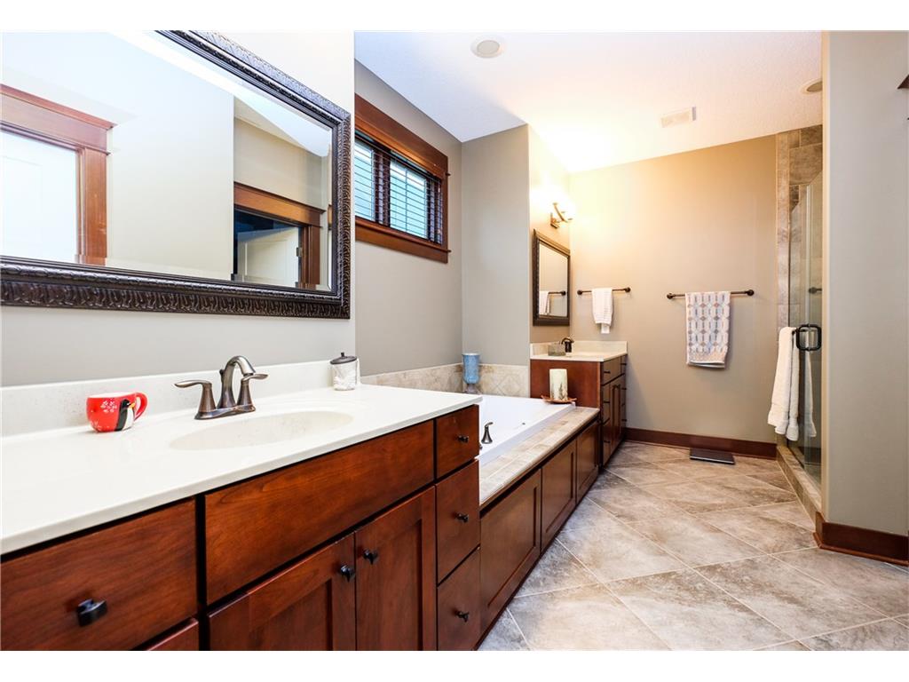 5561 Sandstone Drive, West Des Moines, IA 50266