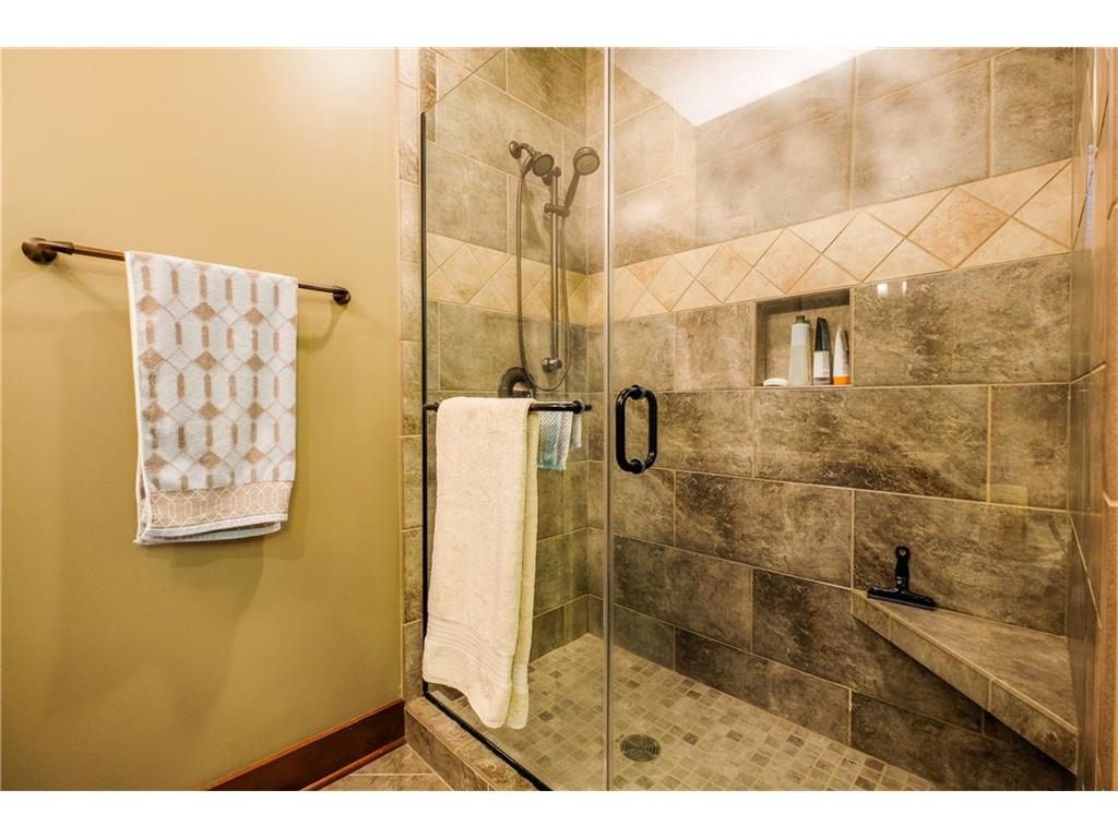 5561 Sandstone Drive, West Des Moines, IA 50266