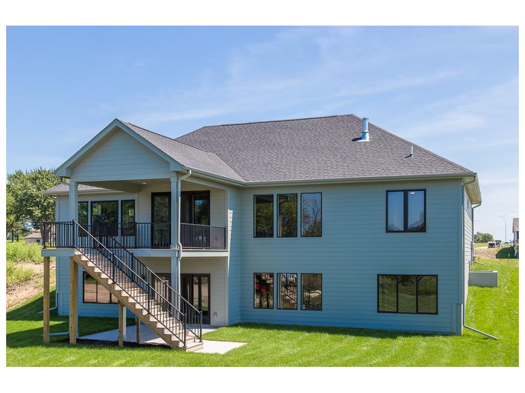 912 84th Street, West Des Moines, IA 50266