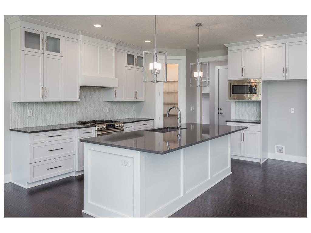 912 84th Street, West Des Moines, IA 50266