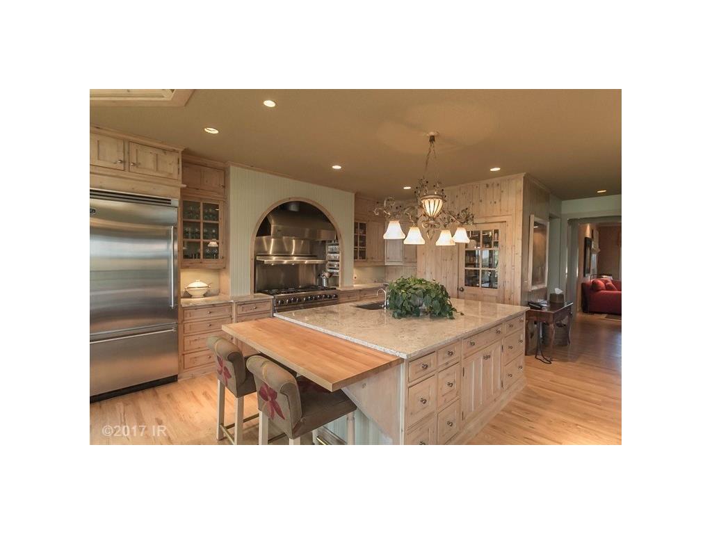 1105 Burr Oaks Drive, West Des Moines, IA 50266