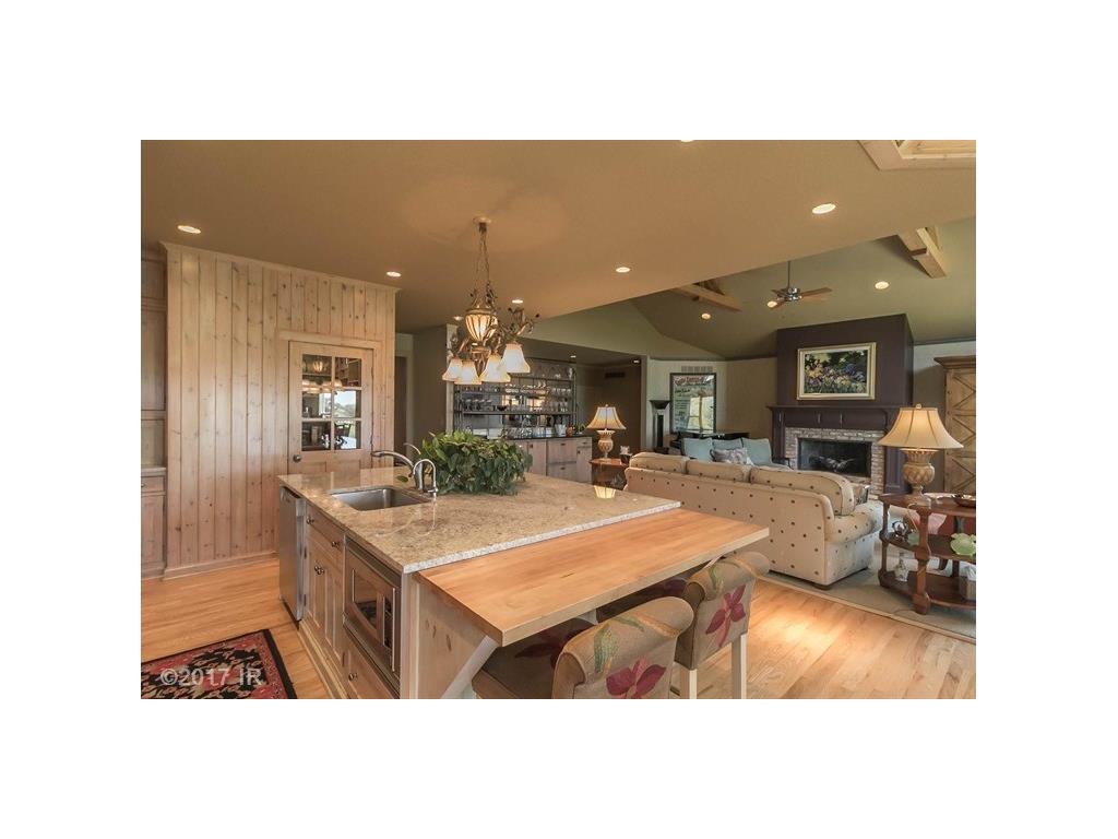 1105 Burr Oaks Drive, West Des Moines, IA 50266