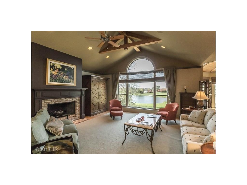 1105 Burr Oaks Drive, West Des Moines, IA 50266