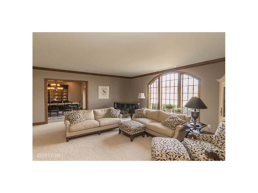 1001 Burr Oaks Drive, West Des Moines, IA 50266