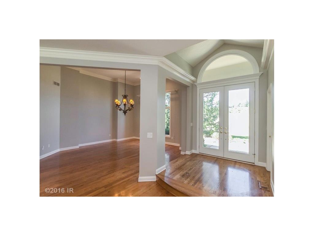1610 Burr Oaks Drive, West Des Moines, IA 50266