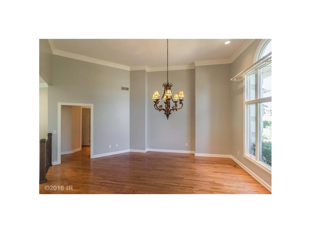 1610 Burr Oaks Drive, West Des Moines, IA 50266