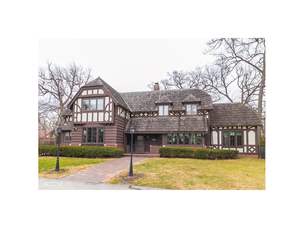 4233 Woodlawn Drive, Des Moines, IA 50312
