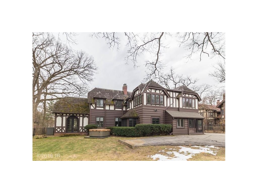 4233 Woodlawn Drive, Des Moines, IA 50312