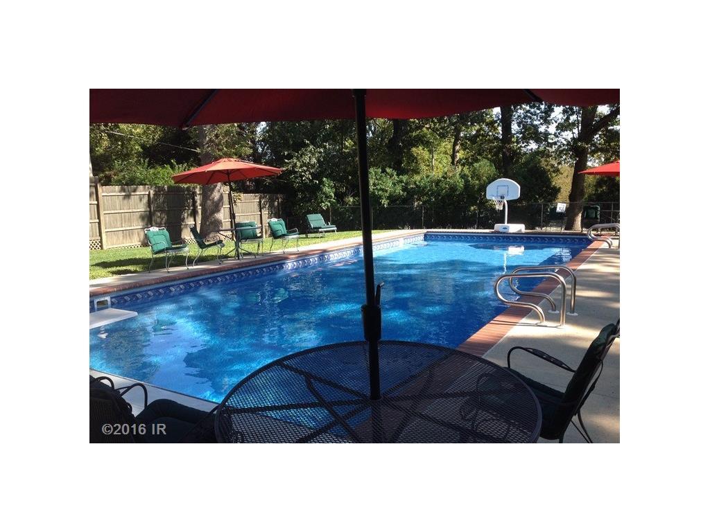 4233 Woodlawn Drive, Des Moines, IA 50312
