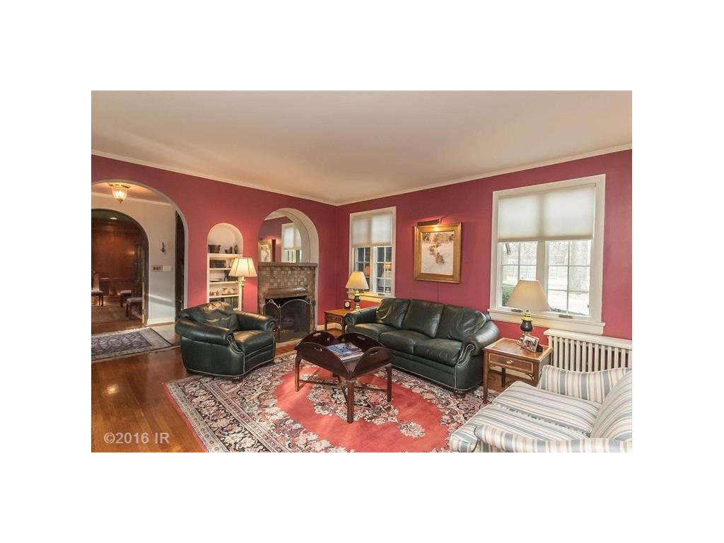 4233 Woodlawn Drive, Des Moines, IA 50312