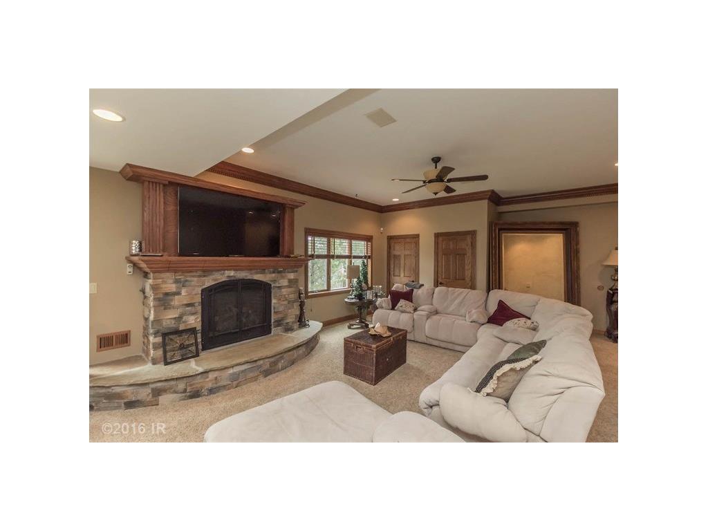 15 Greenwood Terrace, Des Moines, IA 50312