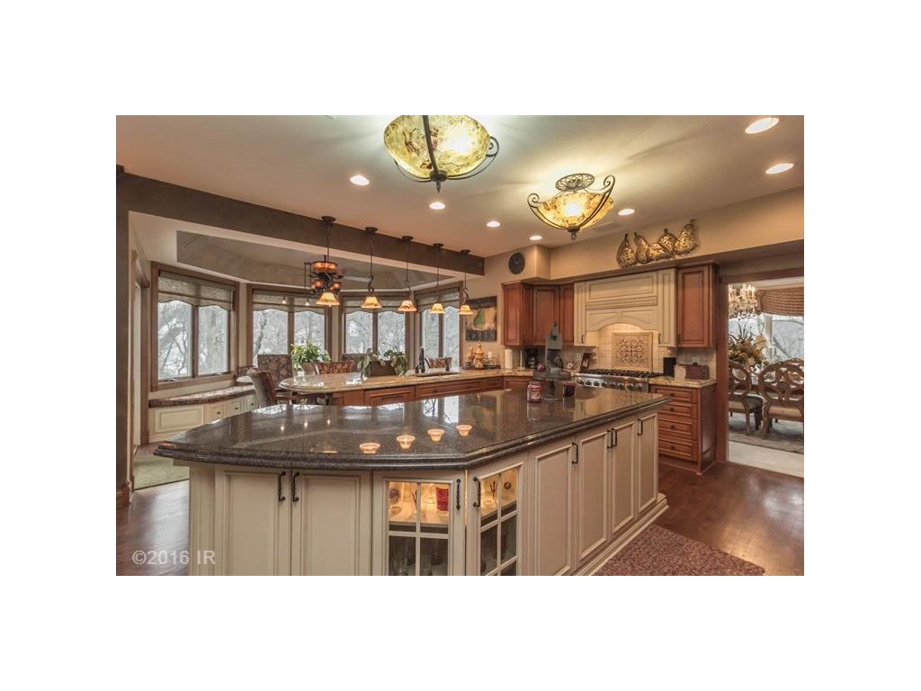 15 Greenwood Terrace, Des Moines, IA 50312