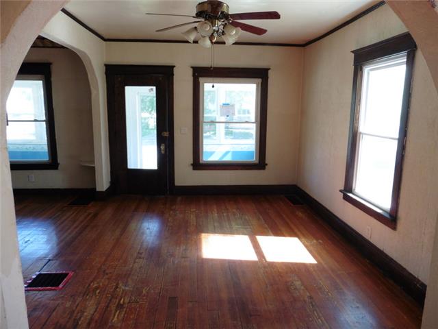 1712 Gillette StDes Moines, IA, 50314Polk County