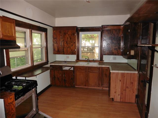 1712 Gillette StDes Moines, IA, 50314Polk County