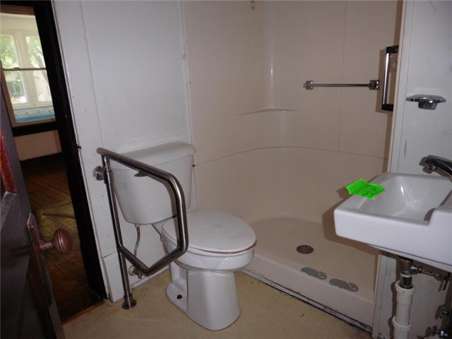 1712 Gillette StDes Moines, IA, 50314Polk County