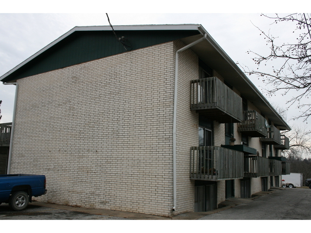 900 Elder LN, Des Moines, IA 50315