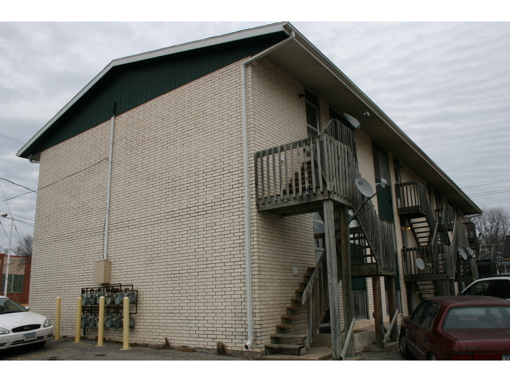 900 Elder LN, Des Moines, IA 50315