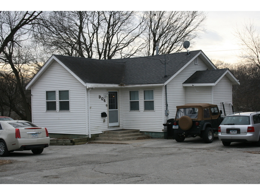 900 Elder LN, Des Moines, IA 50315