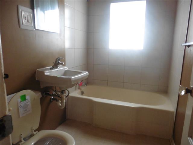 921 Caulder AveDes Moines, IA, 50315Polk County