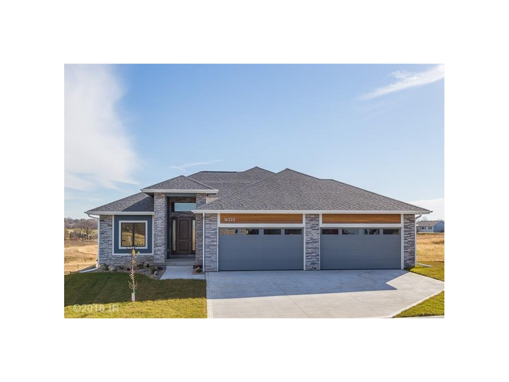 16222 Walnut Meadows Court, Urbandale, IA 50323