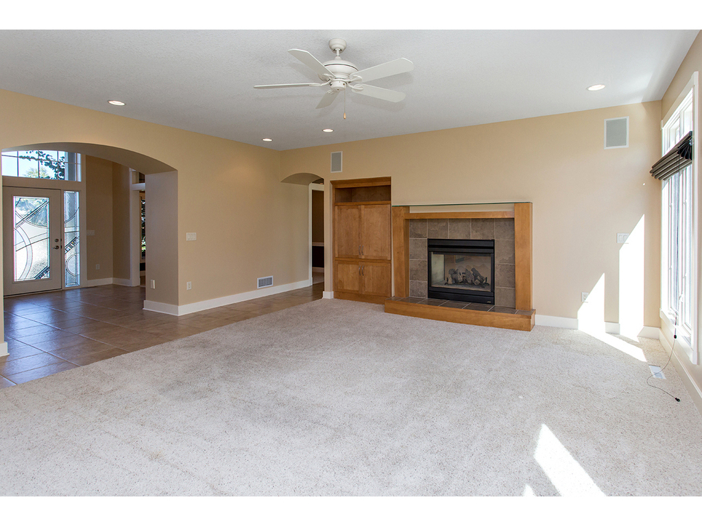 4205 162nd ST, Urbandale, IA 50323