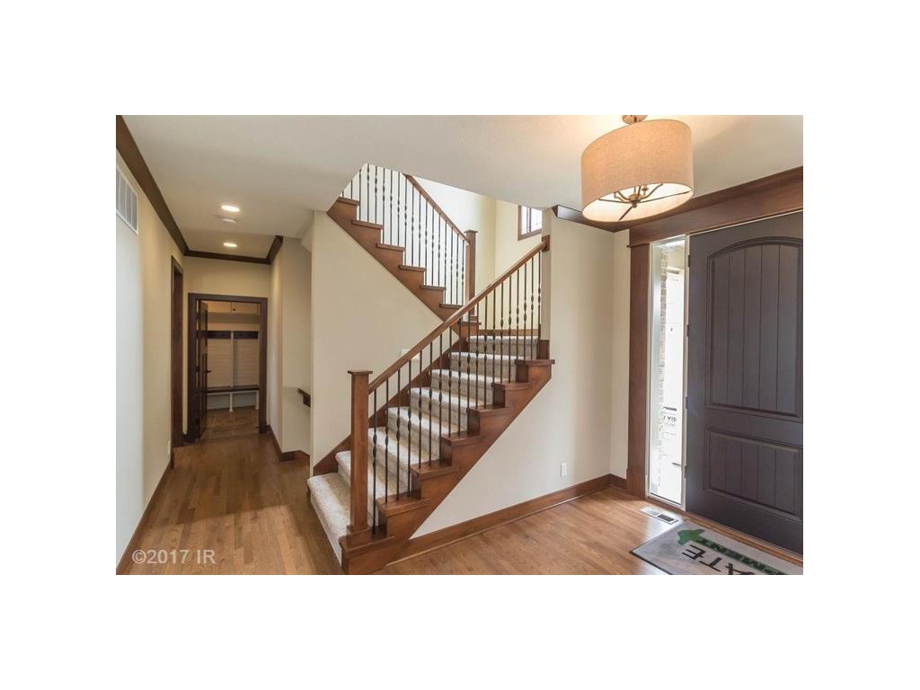 14711 BROOKVIEW Drive, Urbandale, IA 50323