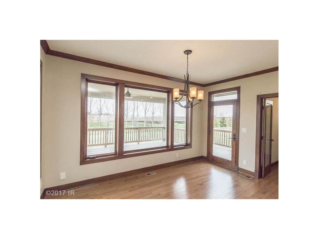 14711 BROOKVIEW Drive, Urbandale, IA 50323
