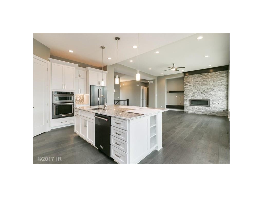 14801 Holcomb Avenue, Urbandale, IA 50323