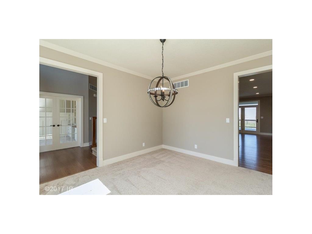 14719 BROOKVIEW Drive, Urbandale, IA 50323