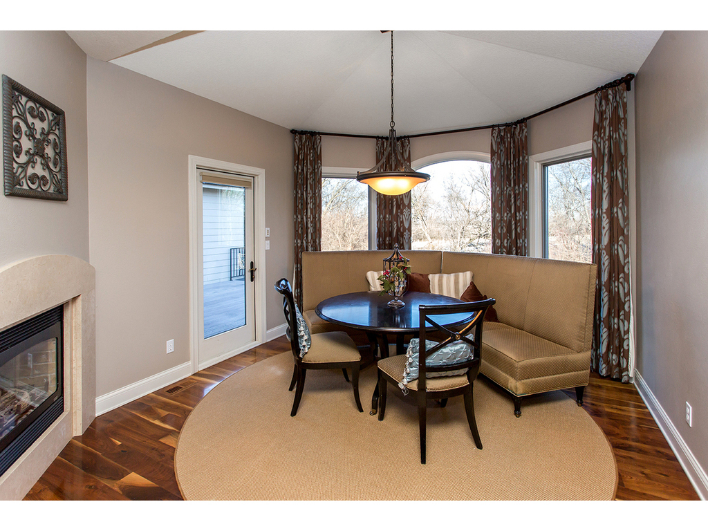 15015 Northview DR, Urbandale, IA 50323