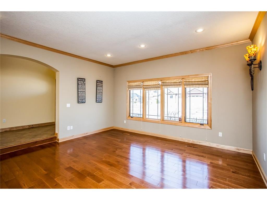 16454 Creekside Circle, Clive, IA 50325