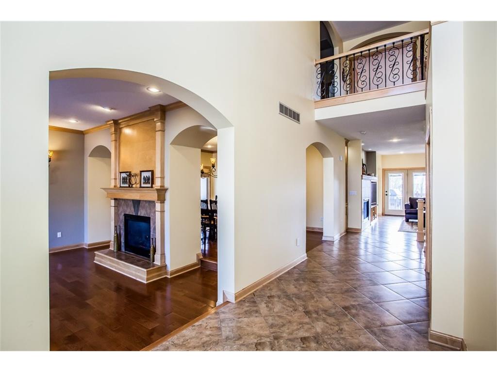 16454 Creekside Circle, Clive, IA 50325