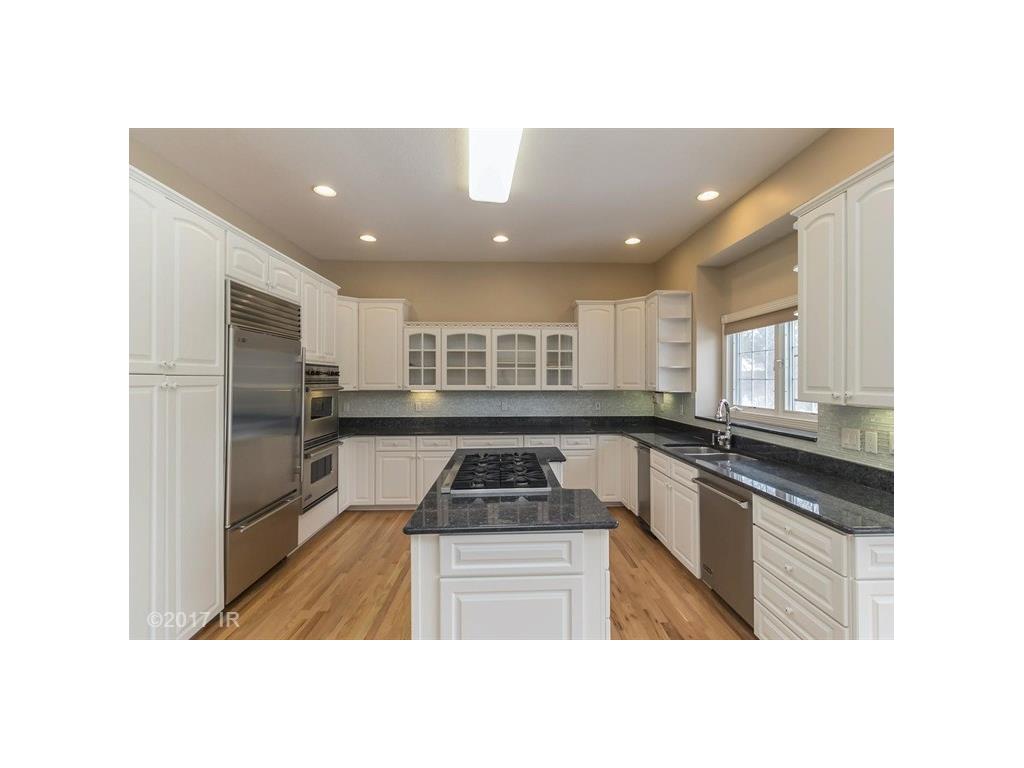 2060 NW 129th Street, Clive, IA 50325