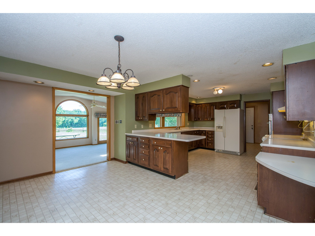 1687 NE 56th ST, Pleasant Hill, IA 50327